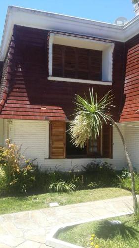 Casa a 200m playa mansa ideal p/ flia con niños (Casa a 200m playa mansa ideal p/ flia con ninos) in Cantegril