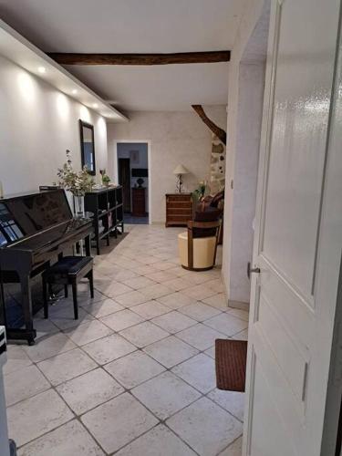 Longère 8 couchages. (Longere 8 couchages.) in Saint-Julien-Du-Sault