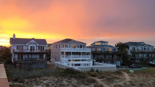 OS7Q, Dune Nothin- Oceanfront, Ocean Views, Private Pool, Pool Table, Dogs Welcome