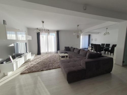 5 bedrooms, 13 beds