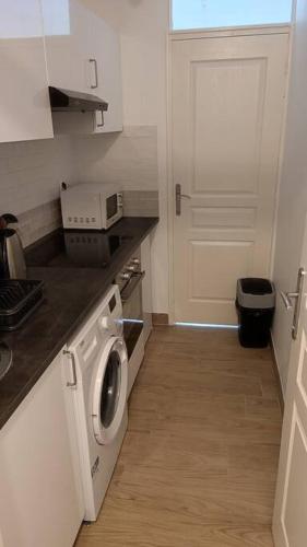 Konyha, Appartement T2 à 35min de Paris & 20min de Disney à Saint Jean (Appartement T2 a 35min de Paris & 20min de Disney a Saint Jean) in Germigny-l'Évêque