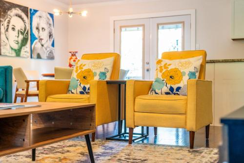 Miyas Happy Circle- Family Friendly Escape by Fun in Hot Springs, USA