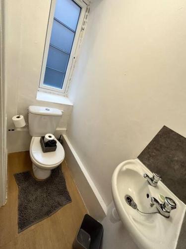 Spacious 1-Bed Apt in Stretford