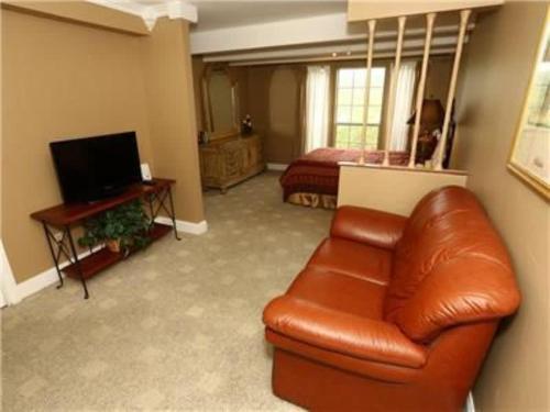 No Steps Eagles Nest Condo with Pool and Hot Tub and Lake Views next to SDC in Branson, USA