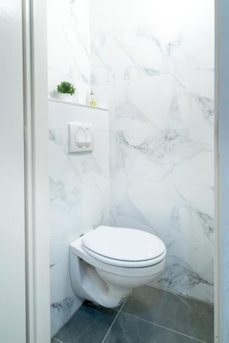 Apartment image 6