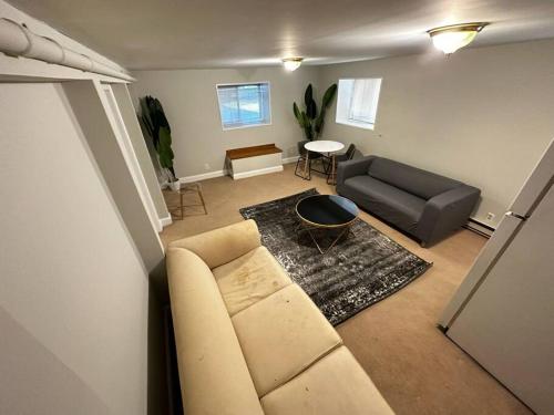 1 BR Gem: Discover Andersonvilles Garden Unit in Chicago, USA