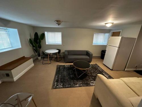 1 BR Gem: Discover Andersonvilles Garden Unit in Chicago, USA