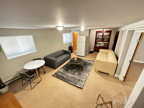 1 BR Gem: Discover Andersonvilles Garden Unit in Chicago, USA