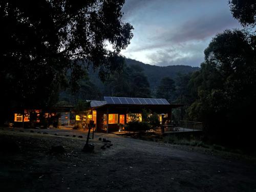 Base Camp Tasmania - Hotel - New Norfolk