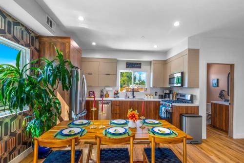 Stylish Sherman Oaks Townhouse 3bed + 3.5bath All Master Suites thumb 3