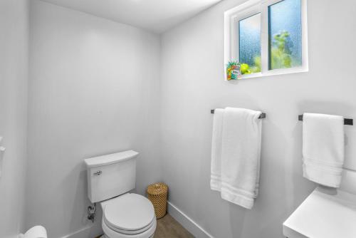 Stylish Sherman Oaks Townhouse 3bed + 3.5bath All Master Suites detail