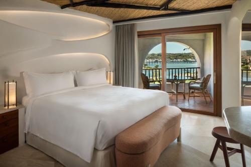 Contemporary Luxury Suite, King Bed, Sea view, Balcony