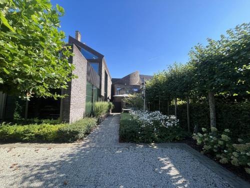 Modern holiday home near Bruges and the North Sea