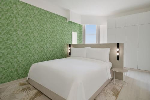 Studio Suite, 1 King, Partial sea view image 3
