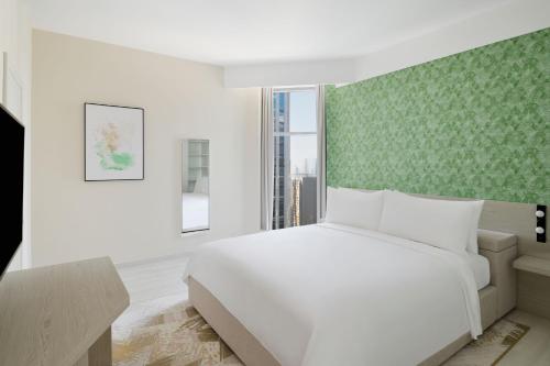 Three Bedroom Apartment, 3 King, City View image 4