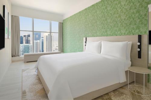 Larger Two Bedroom Apartment, 1 King, 1 Queen, City View image 5