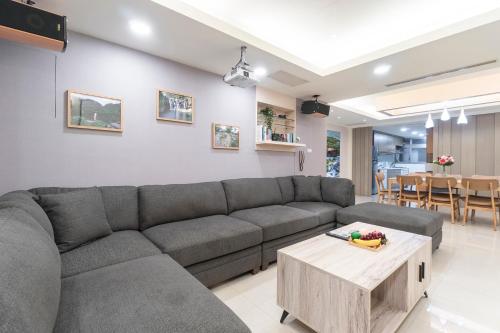 3B2b Warm Cinema Home 4 Min to Xinyi Anhe MRT 三房二衛 投影機 4分到信義安和站