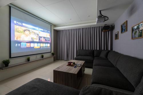 3B2b Warm Cinema Home 4 Min to Xinyi Anhe MRT 三房二衛 投影機 4分到信義安和站