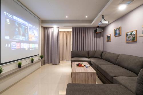 3B2b Warm Cinema Home 4 Min to Xinyi Anhe MRT 三房二衛 投影機 4分到信義安和站