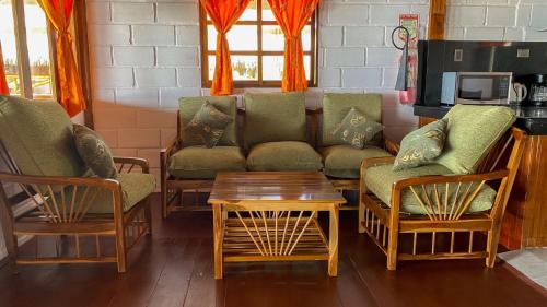 sala de TV, HANGA ROA HOTEL in Montanita