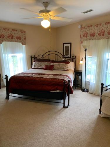 1 queen bed, 1 sofa bed