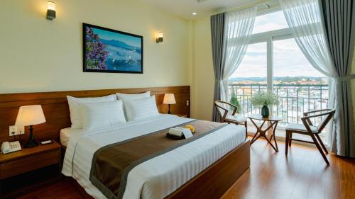 Superior King Room with balcony