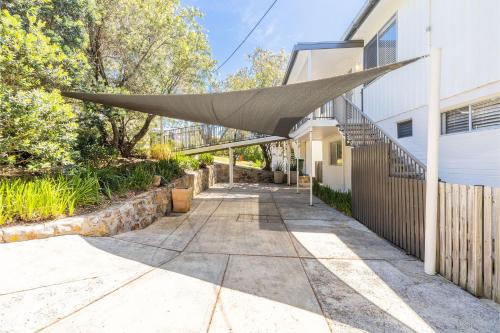23 Lentara St - pet friendly, air con, Wi-Fi, boat parking in Fingal Bay