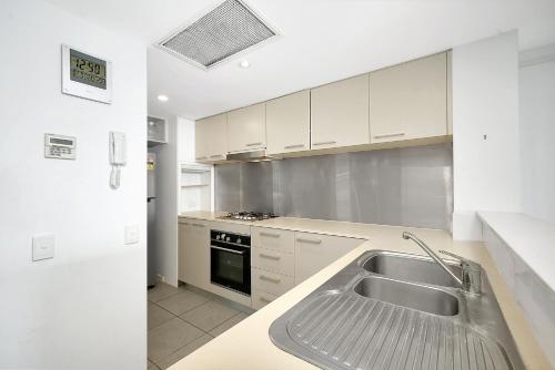 One-Bedroom Apartment image 1