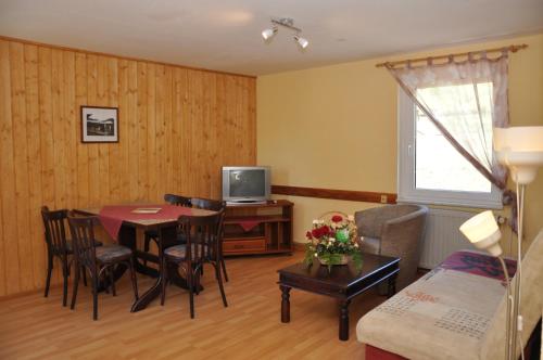 2 bedroom holiday home with 6 beds