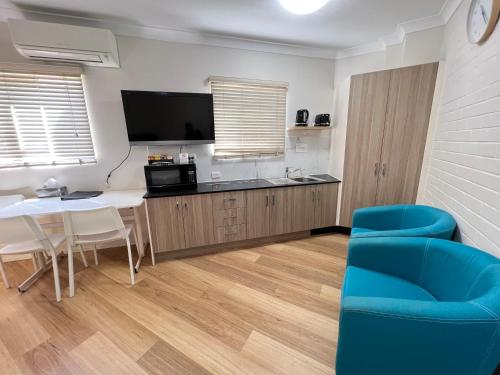 ห้องครัว, เบนสัน คอร์ต โมเต็ล (Benson Court Motel) in ทูวอง