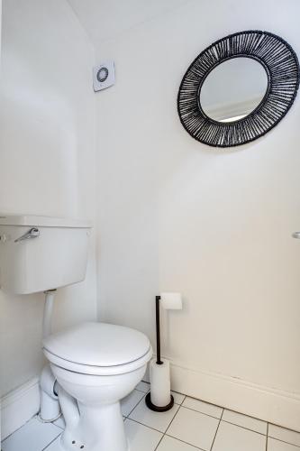 Solace Nights - Large Modern House - 4 Bedrooms - Near M6 & Spaghetti Junction - Fast WiFi - Netflix, Birmingham (foto 6)
