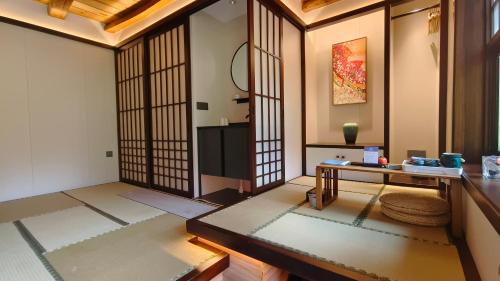 2 futon beds