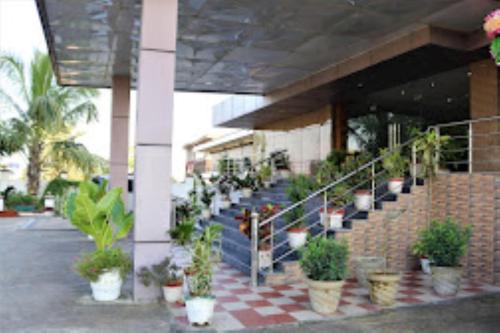 Hotel Vaishnavi Heights,Manjurahi