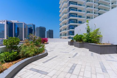Cityscape Studio I Gym Pool & Cozy Views - image 14