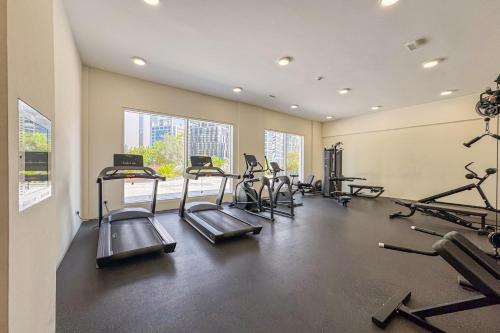 Cityscape Studio I Gym Pool & Cozy Views - image 13