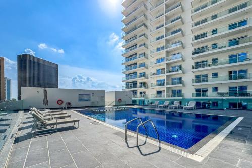 Cityscape Studio I Gym Pool & Cozy Views - image 9
