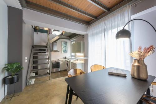 Artsy Urban Loft in Athens, Афины