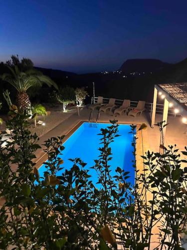 Mountain side oasis with view and pool