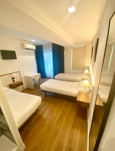 Far Home Gran Vía - image 7