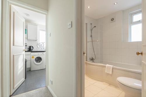 JOIVY Charming flat in West Brompton - Tap to explore photos
