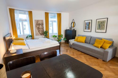 White Wolf House Hostel & Apartments near Klementinum Praha