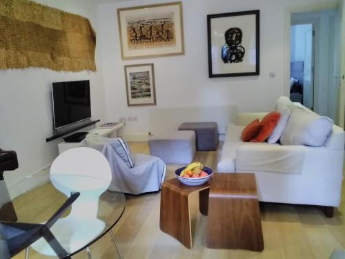 2 Bed - Sleeps 4 - Private Patio - Kensington - image 12