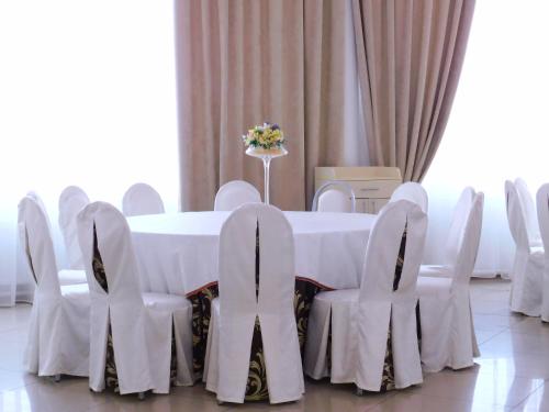 Hotel & Banquet Hall SV Airport Parkway, Todireşti (foto 9)