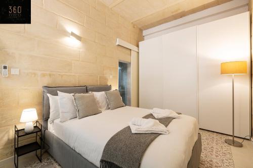Historical Mdina Gem, Lux HOME with Rooftop Pool by 360 Estates