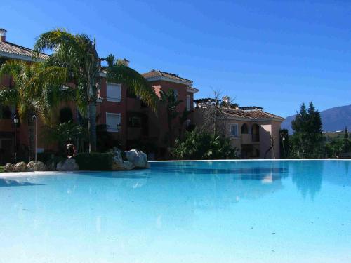 Estepona - Playa - Villa en Park Beach con terraza y jardín privado PB6 (Estepona - Playa - Villa en Park Beach con terraza y jardin privado PB6) in ปลายา เดล ซอล บียากานา