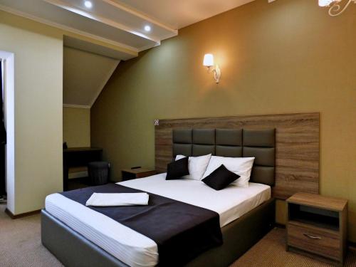 Hotel & Banquet Hall SV Airport Parkway