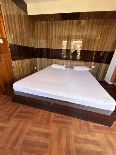 Junior Suite with Garden View image 3