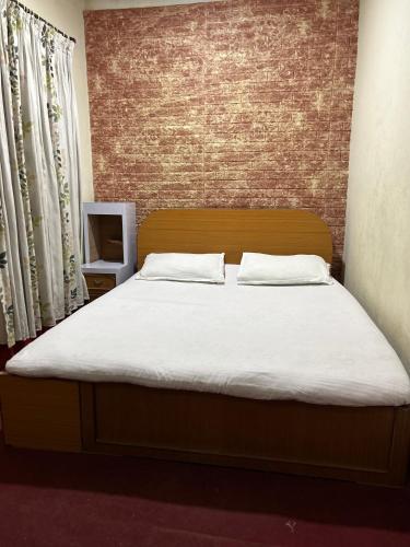 Double Room with Private Bathroom image 2