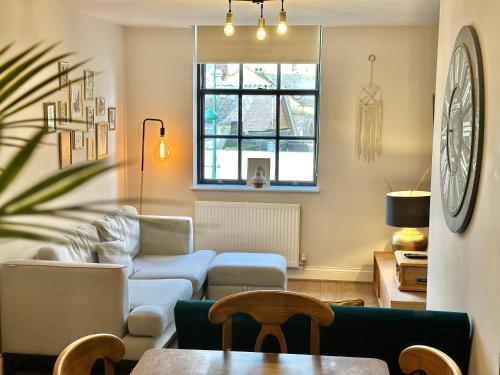 Picture of Wessex House - Cozy Town Centre Two Bedroom Apartment - Short Stroll To Beach And Nightlife