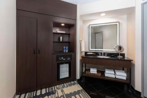 Corner Double Room with Two Double Beds  image 2